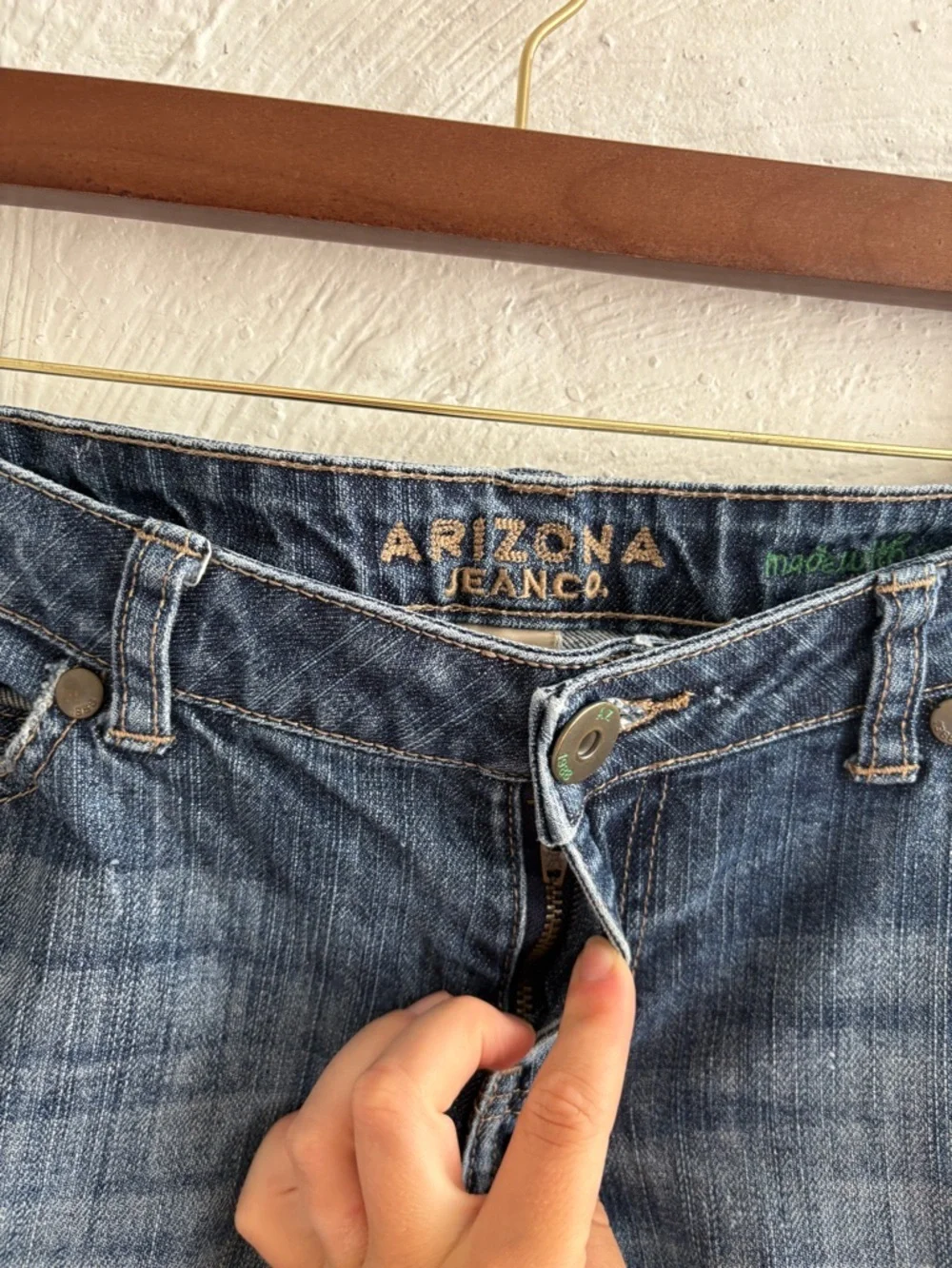 Womans arizona jeans distressed relaxed boyfriend jeans - Picture 4 of 10